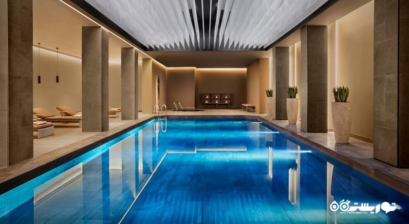 نمایی از استخر سرپوشیده هتل